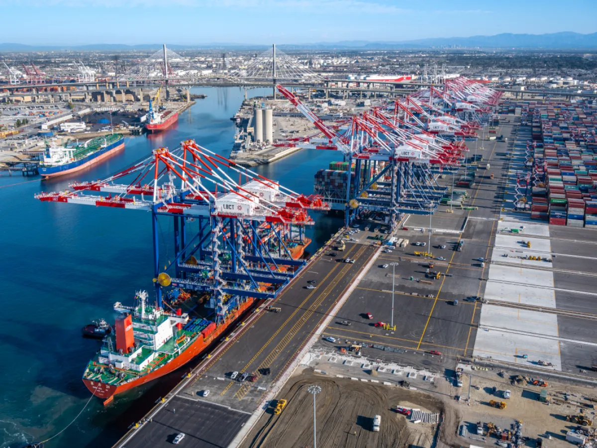 Container port customs clearance operations